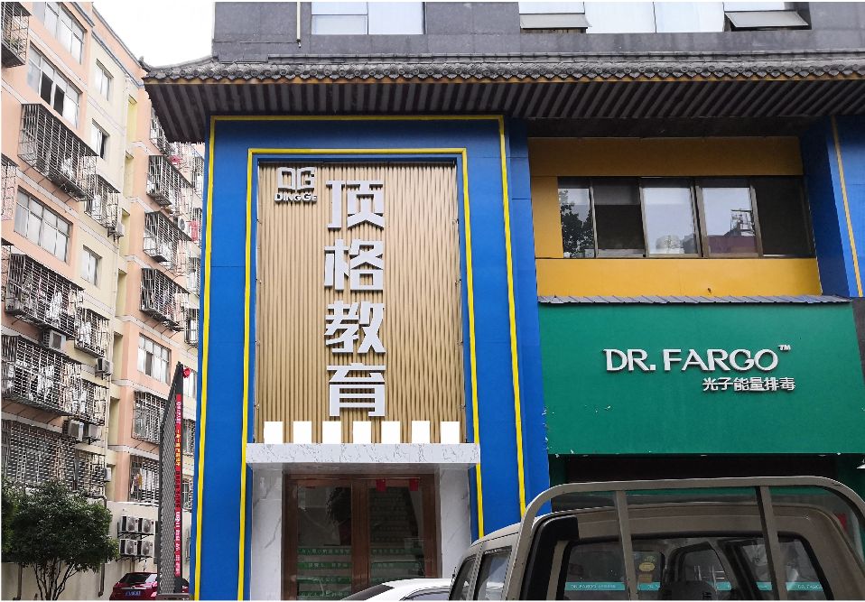 西双版纳门头设计要符合门店特色。